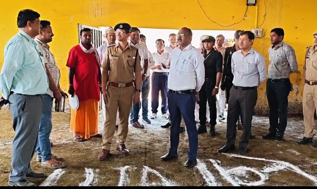 गोसदन मधवलिया में अव्यवस्थाओं पर सख्त हुए डीएम, मरम्मत व सुधार के दिए निर्देश